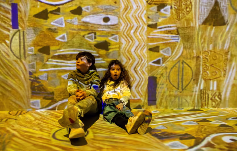 kids seated klimt experience