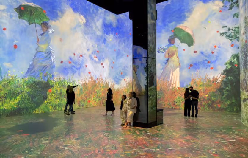 monet women with umbrella