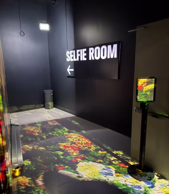 selfie room