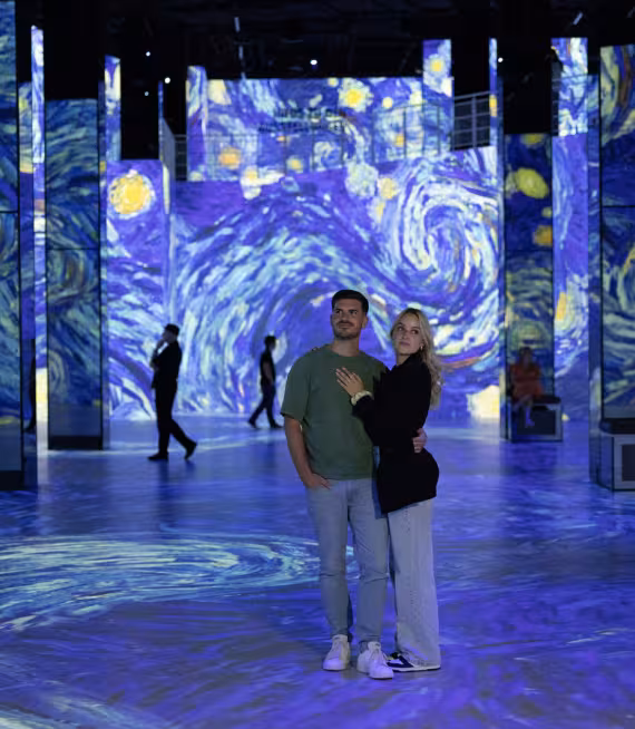 van gogh couple main hall